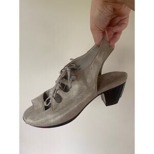 Munro Jillie leather open toe sling back sandals metallic speckled nubuck 9.5 ww